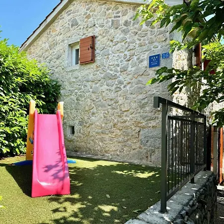 Vikendica With Pool In Brzac-insel Krk 53520 Brzac