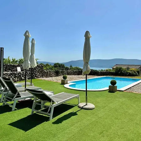 Vikendica With Pool In Brzac-insel Krk 53520 Brzac